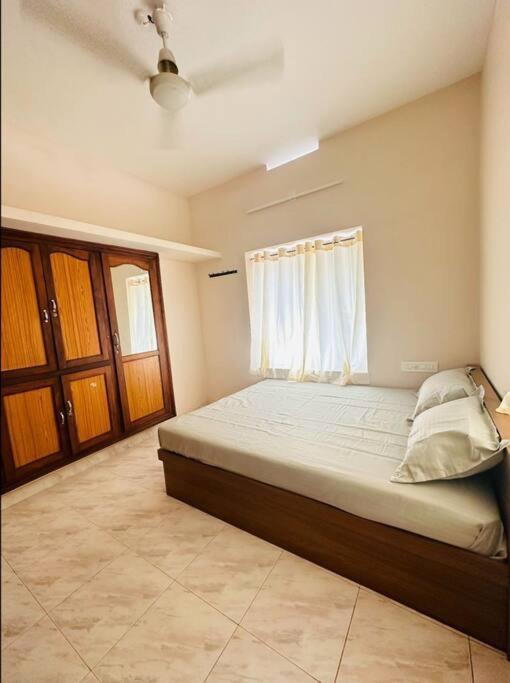 Home At Guruvayur 2 Ac Room,1 Single Bed,Kitchen ภายนอก รูปภาพ