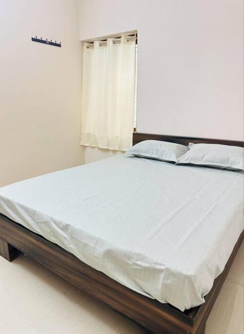 Home At Guruvayur 2 Ac Room,1 Single Bed,Kitchen ภายนอก รูปภาพ